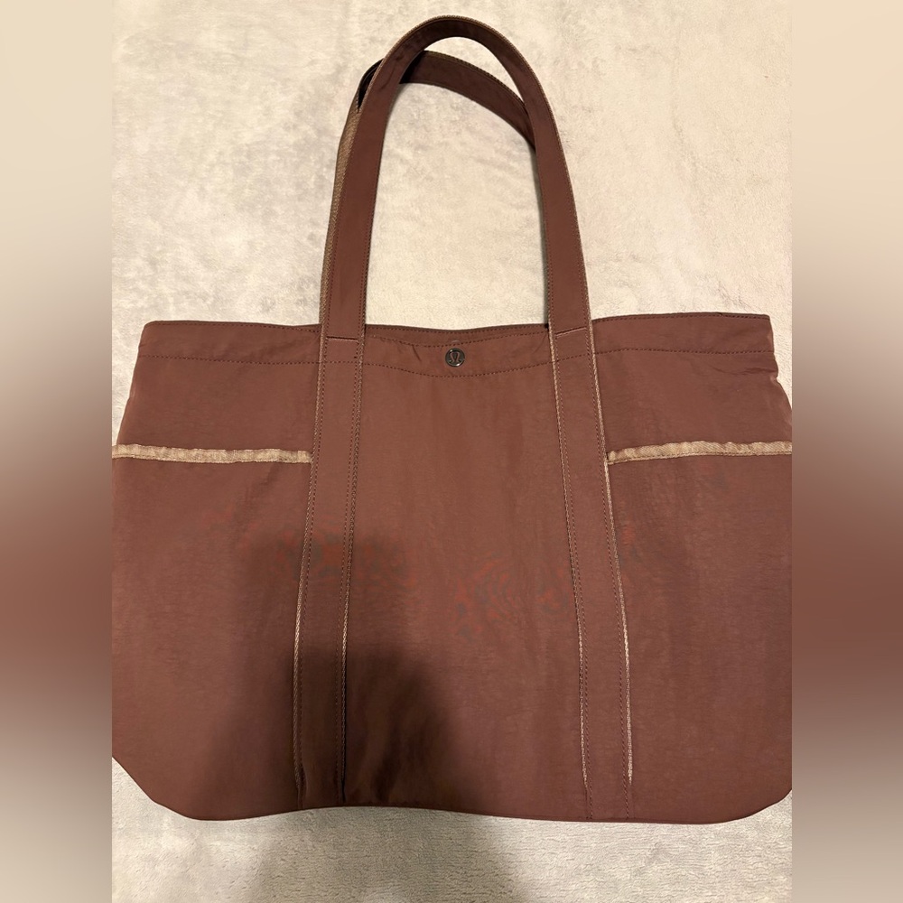 Lululemon Daily Multi-Pocket Tote Bag 20L